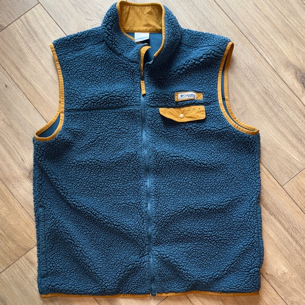 COLUMBIA SPORTSWEAR COMPANY PFG Mountainside Sherpa Fuzzy Fleece Full Zip Vest